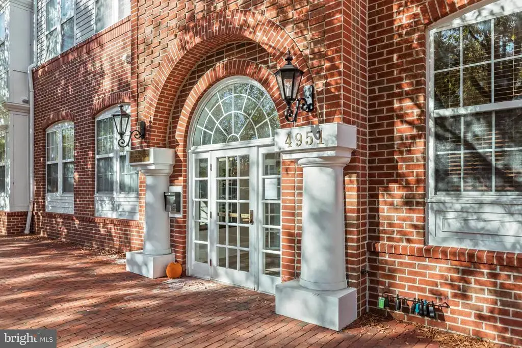 4951 Brenman Park Dr #110, ALEXANDRIA