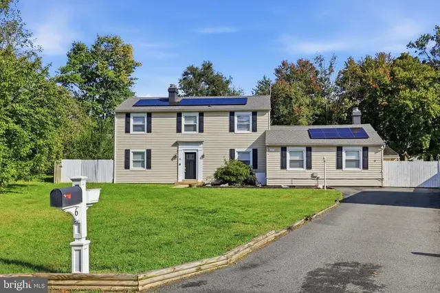 6 Tudor Ct, Dover