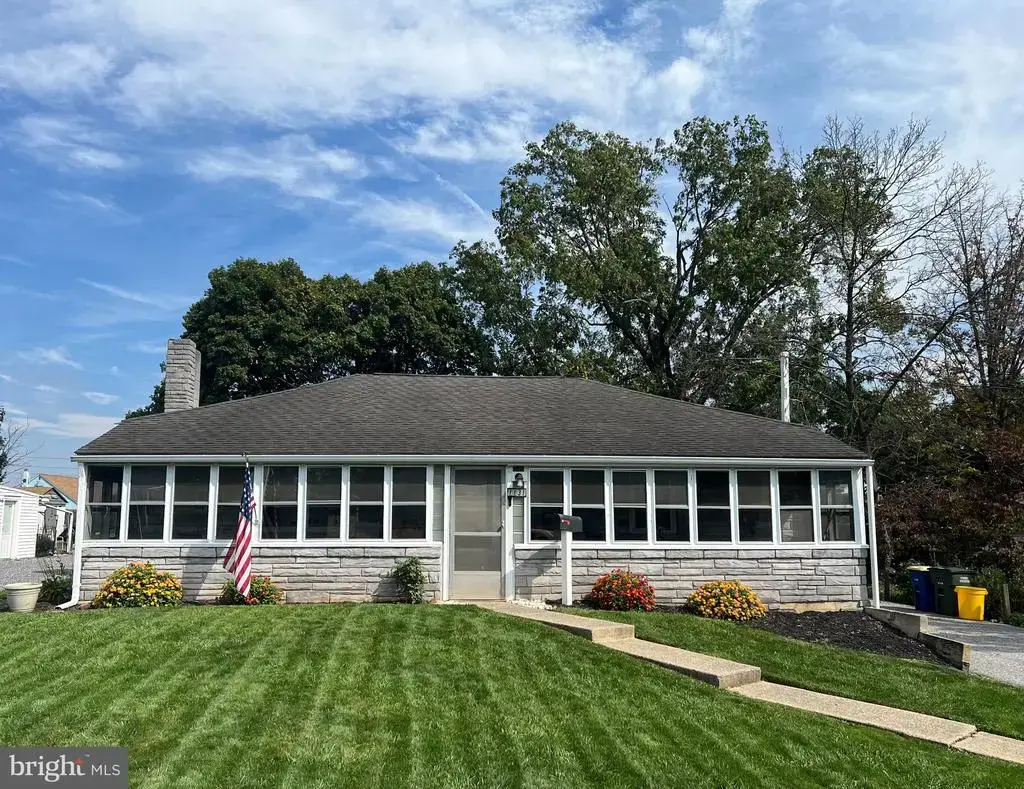 1131 Laurel Ave, CAMP HILL