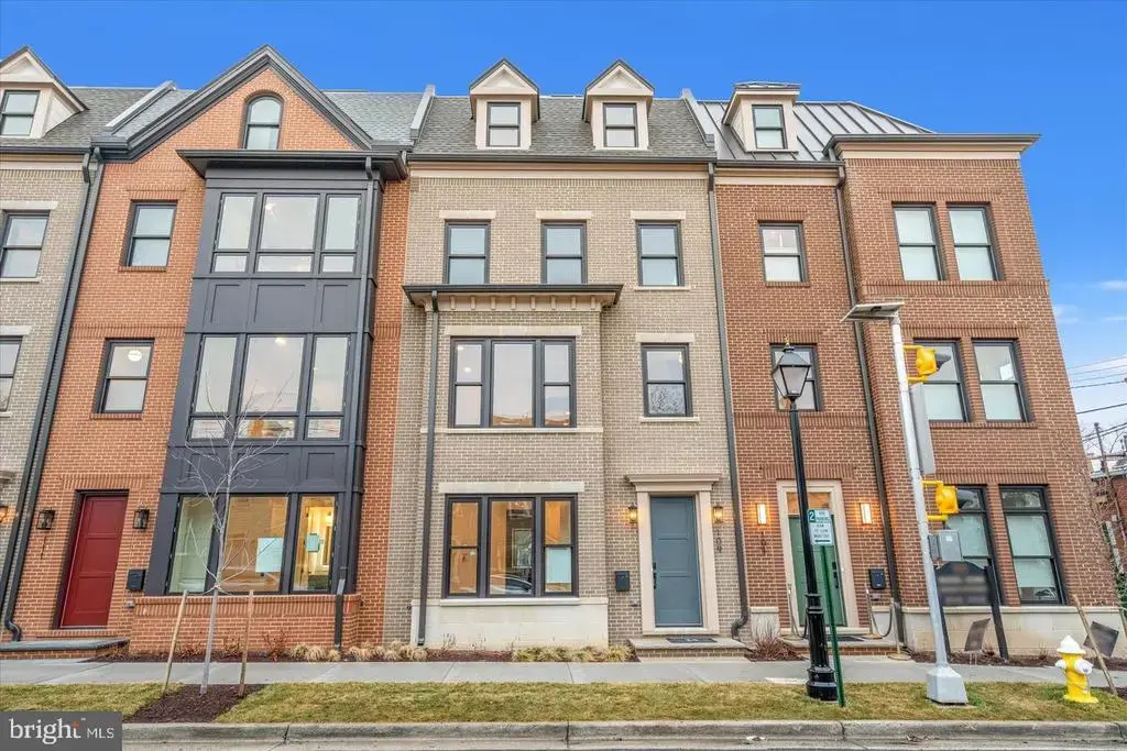 109 N West St, ALEXANDRIA