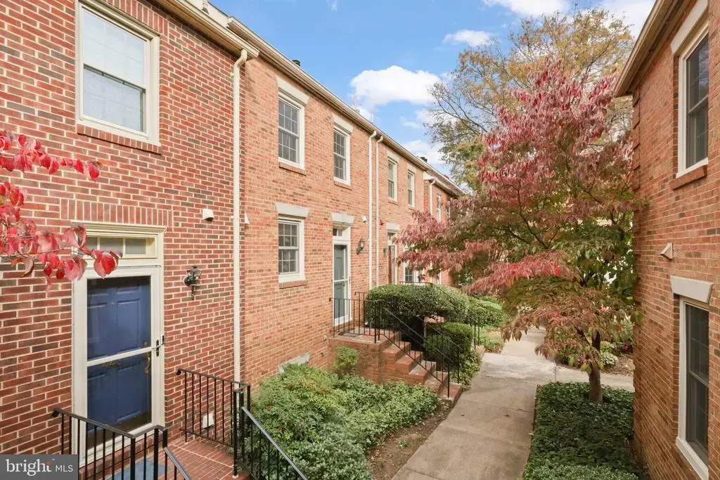 441 Old Town Ct, ALEXANDRIA
