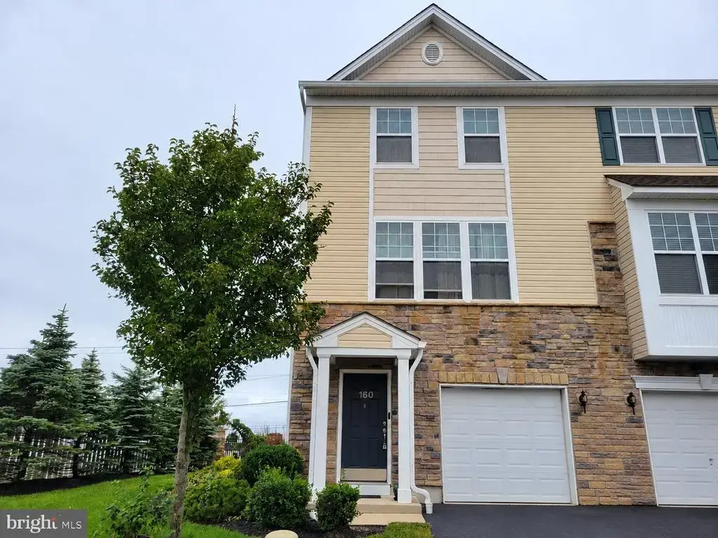 160 Dunlin Ln, PLEASANTVILLE