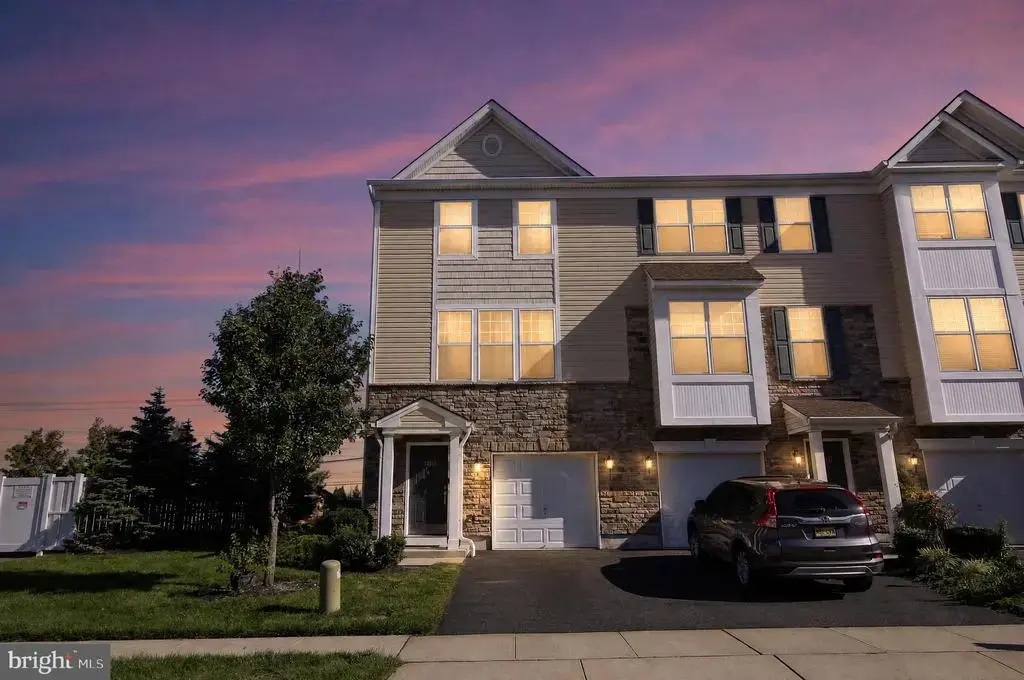 160 Dunlin Ln, PLEASANTVILLE