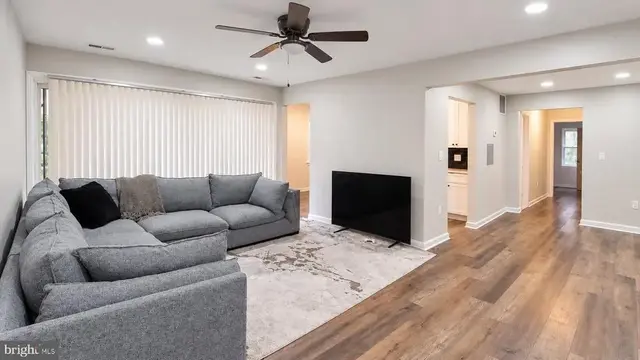 882 College Pkwy #101, Rockville