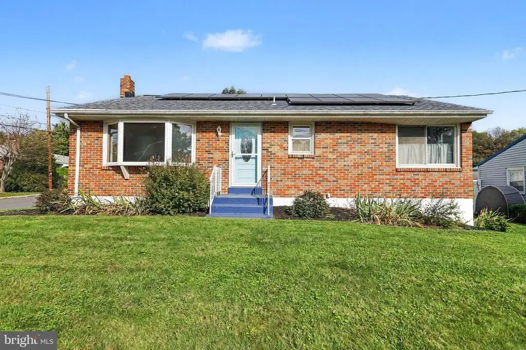 2095 Clarendon St, CAMP HILL