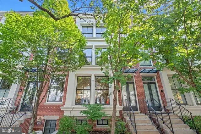 321 N Columbus St, Alexandria