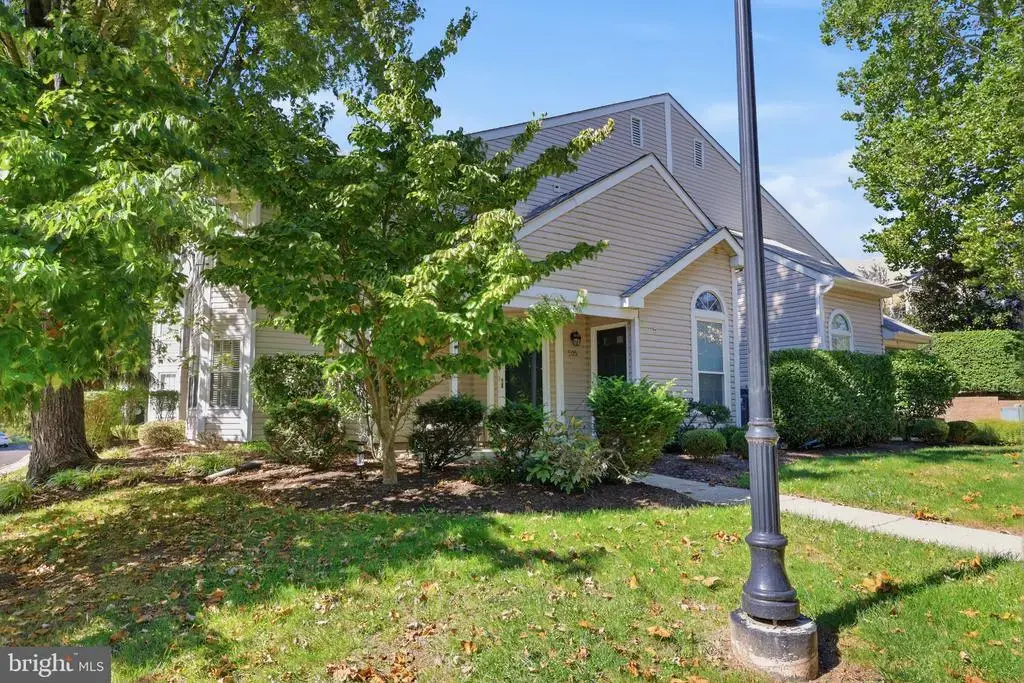 507 Heritage Pl #4, SOUTHAMPTON