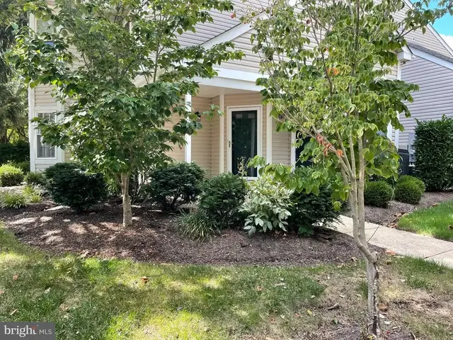 507 Heritage Pl #4, Southampton