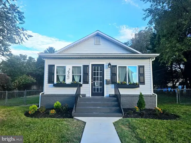 235 Carvel Rd, Pasadena