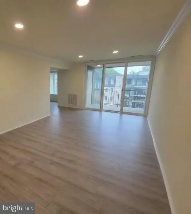 5009 7th Rd S #301, Arlington