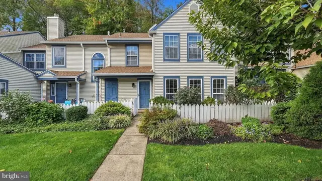 574 Frassetto Dr, Southampton