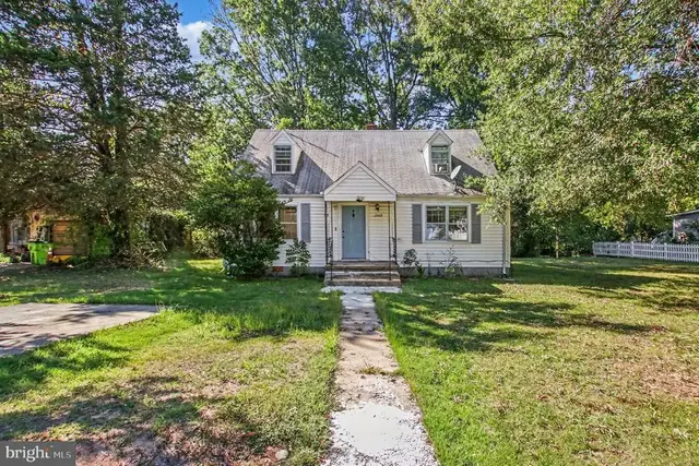 17608 Rose Cir, Dumfries