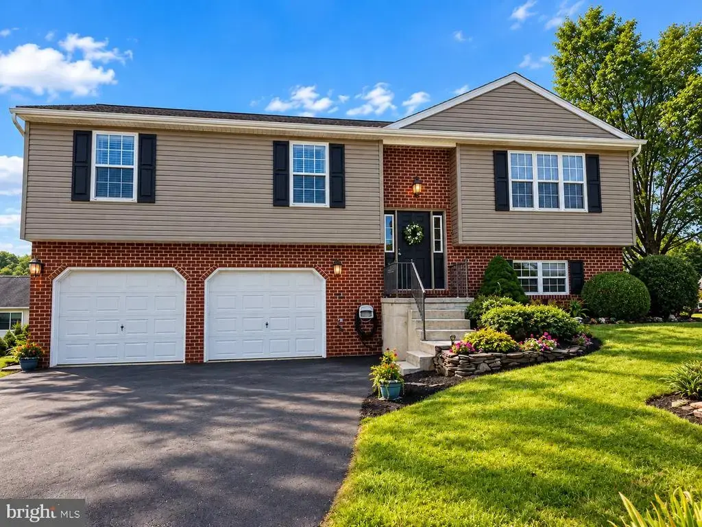 245 Abbey Dr, MOUNT WOLF