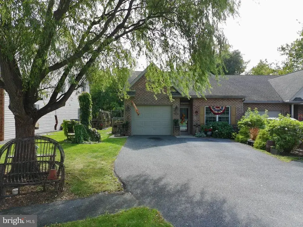 309 Stonegate Cir S, CHAMBERSBURG