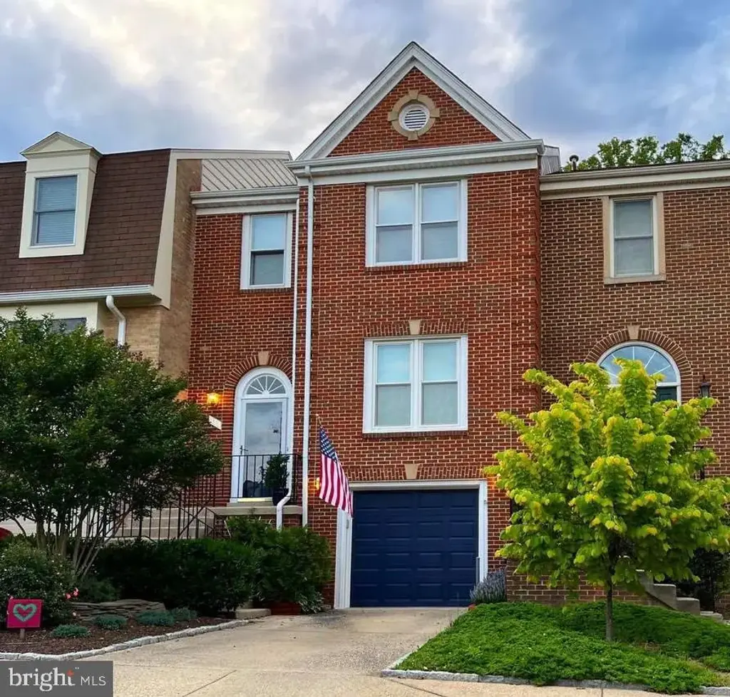 414 Council Dr Ne, VIENNA