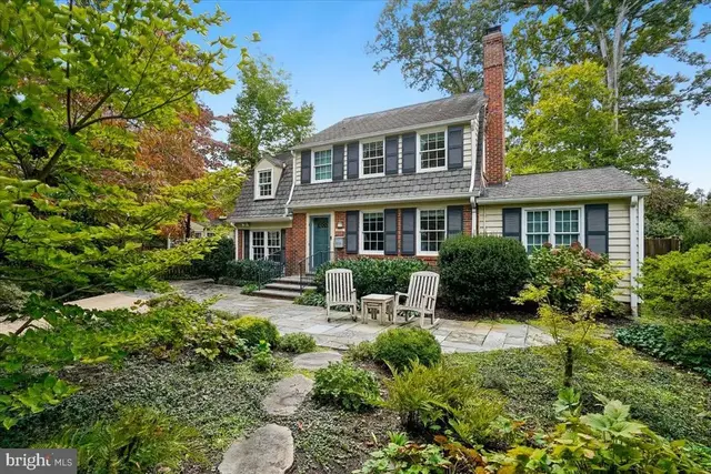 6202 Newburn Dr, Bethesda
