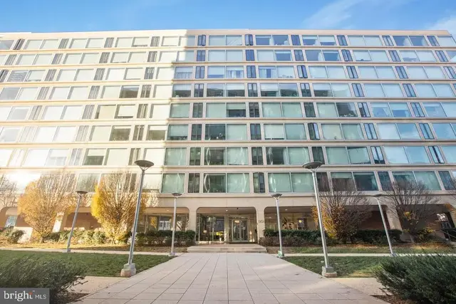 1101 3rd St Sw #104, Washington