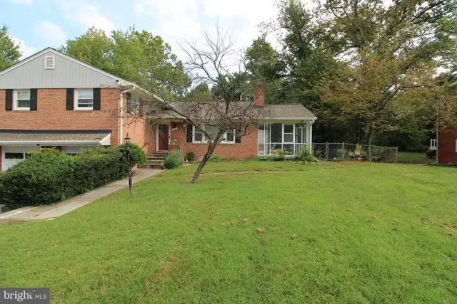 416 Colesville Manor Dr, Silver Spring