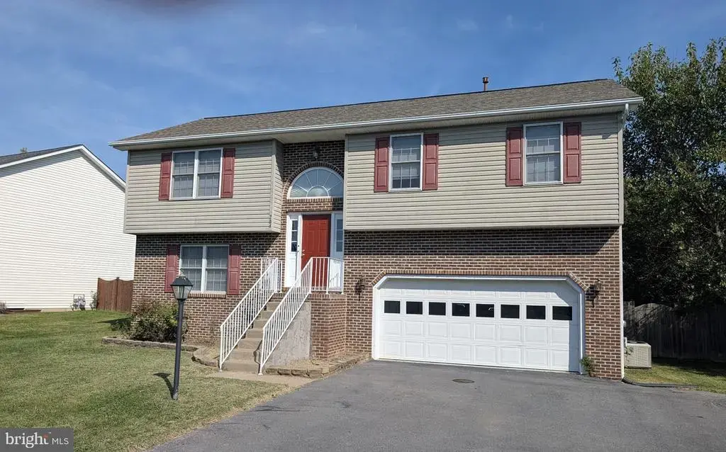 204 Fairfax Dr, STEPHENS CITY