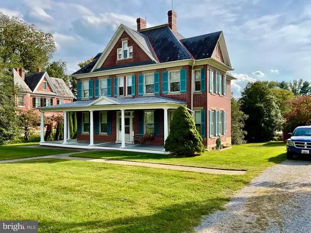 308 E Main St, Middletown
