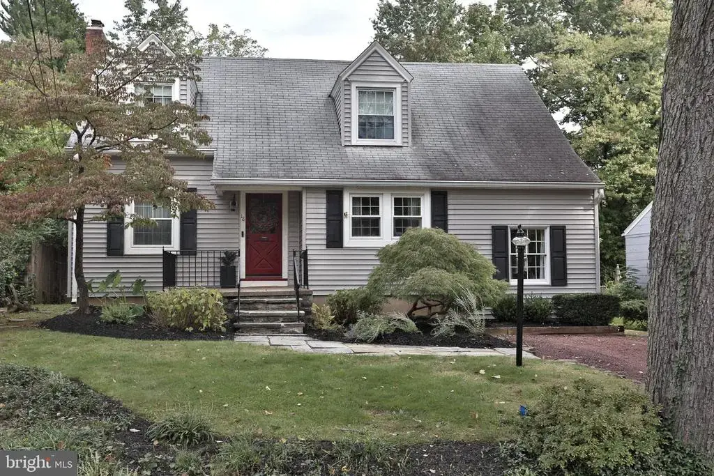 18 Manning Ln, LAWRENCE