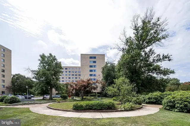 6631 Wakefield Dr #211, Alexandria
