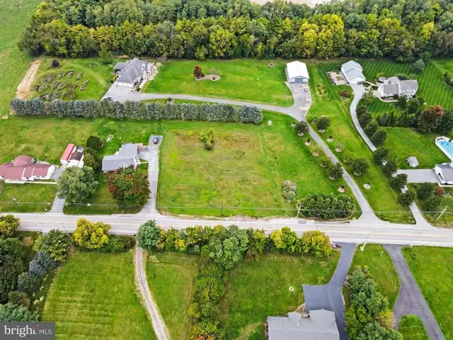 1204 W Trindle Rd, Mechanicsburg