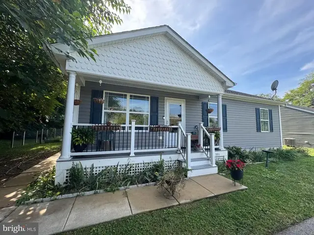 395 S Commerce St, Centreville