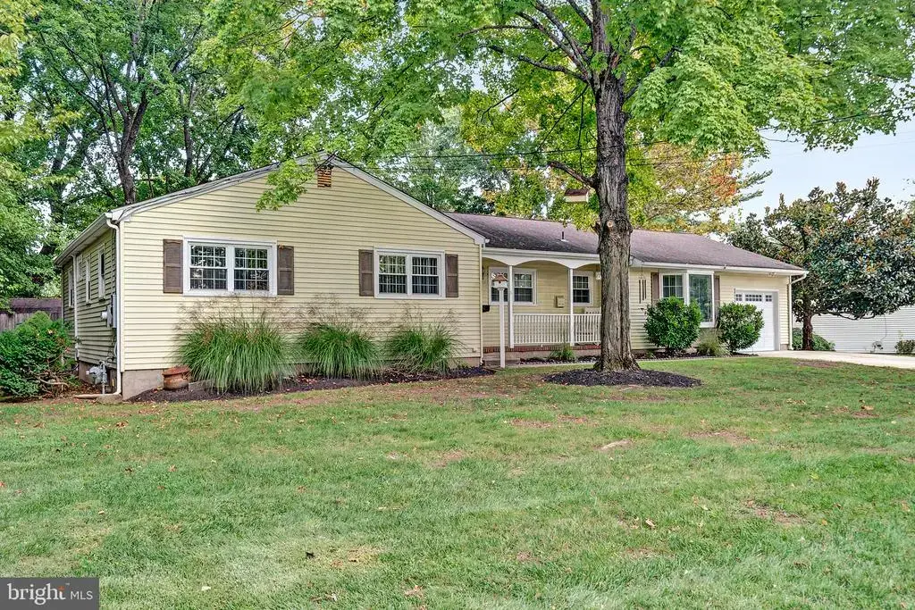 5 Royal Oak Rd, LAWRENCE TOWNSHIP