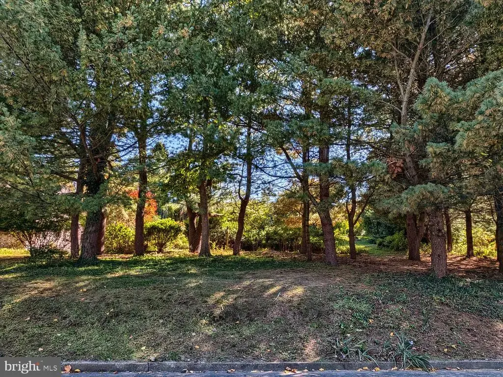 1115 Whitehall Dr, HARRISBURG
