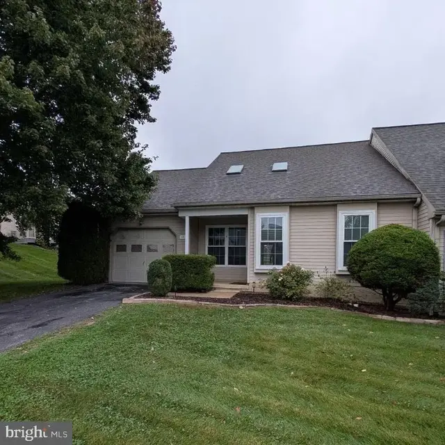 19 Burr Oak Dr, Millersville
