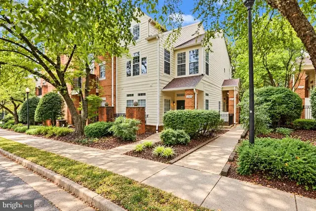 1369 Garden Wall Cir #714, Reston