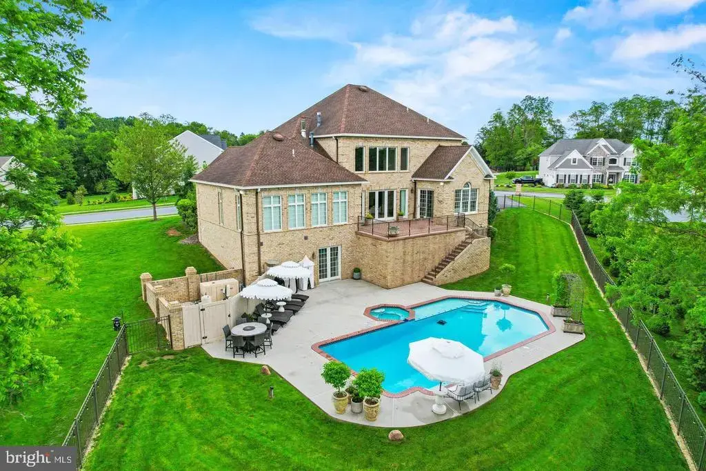 740 Hampton Ct, HARRISBURG