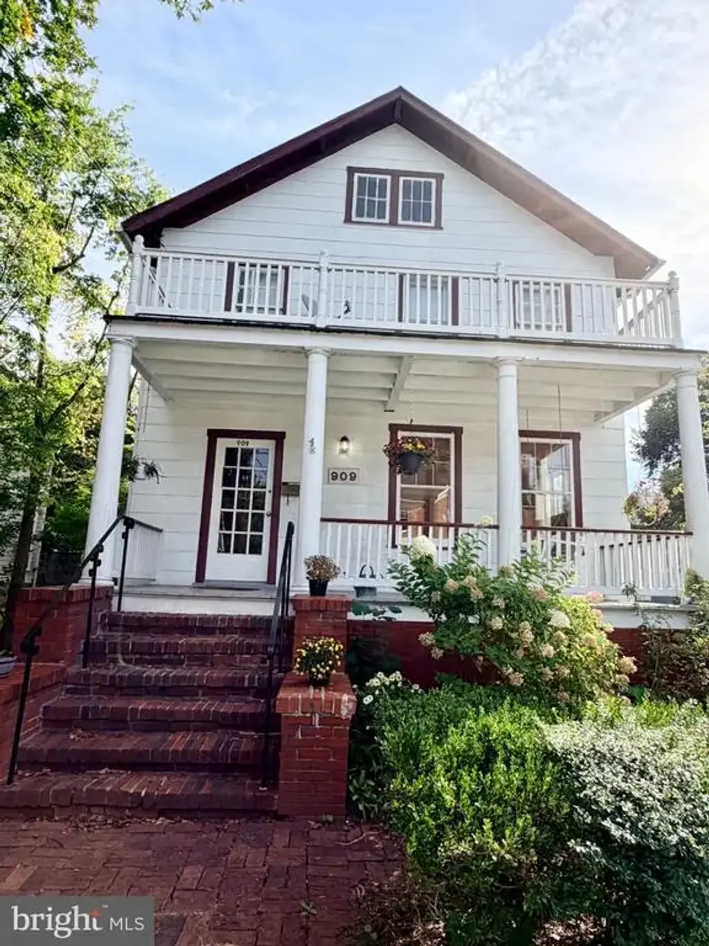 909 N Ivy St, ARLINGTON