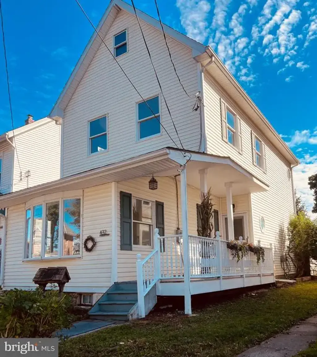 432 E Fairview St, COOPERSBURG