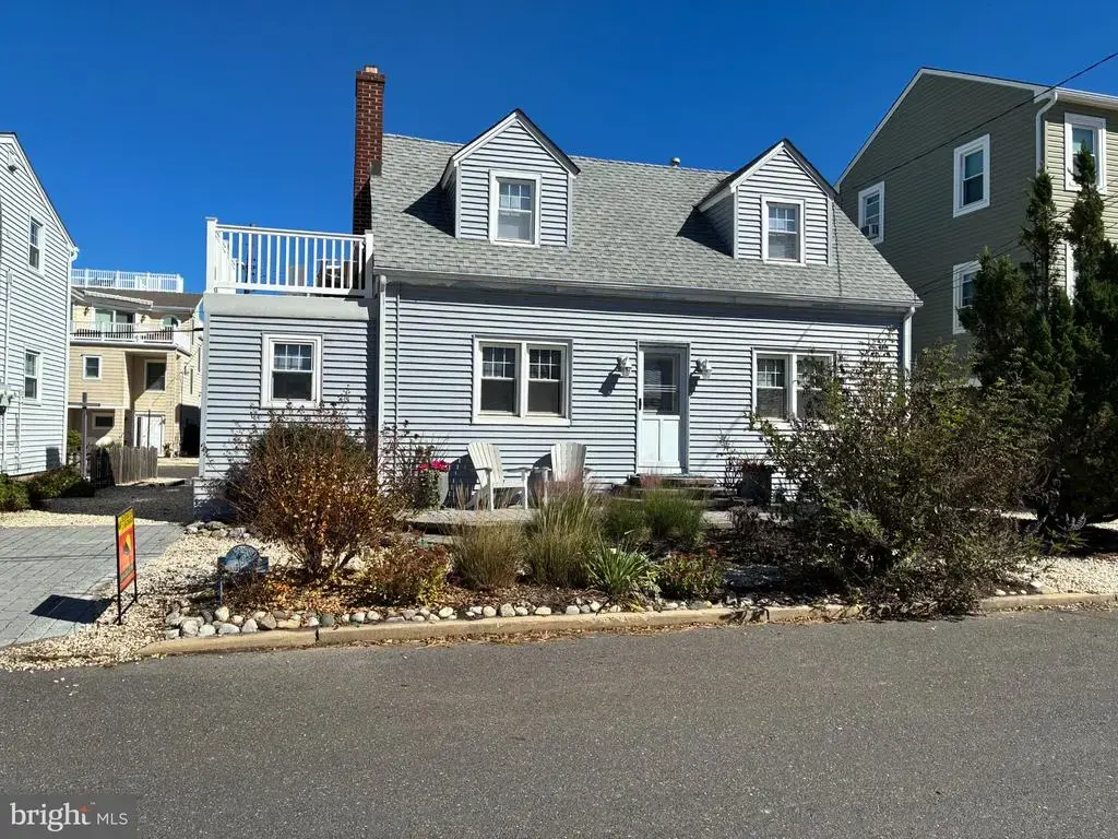9 Mermaid Ln E, LONG BEACH TOWNSHIP
