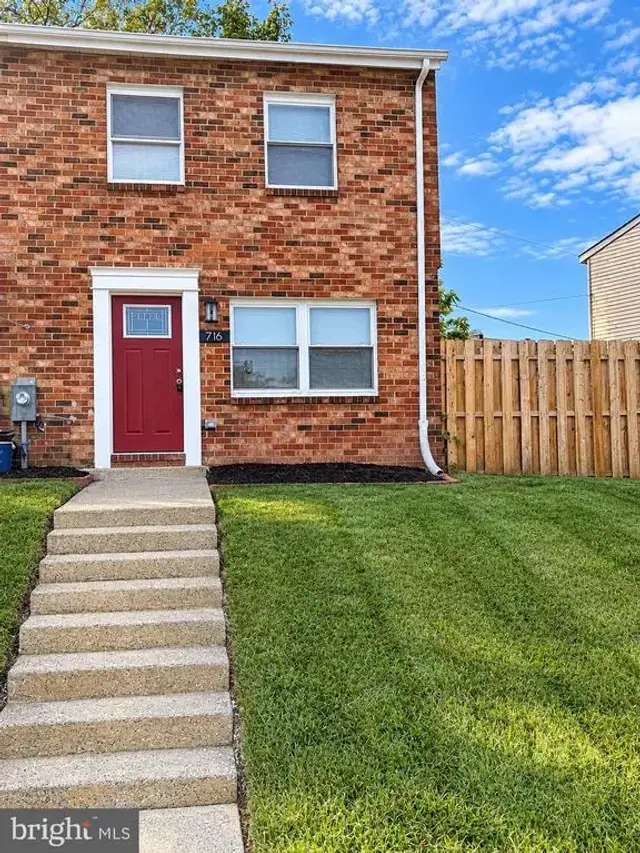 716 Deacon Hill Ct, Brooklyn