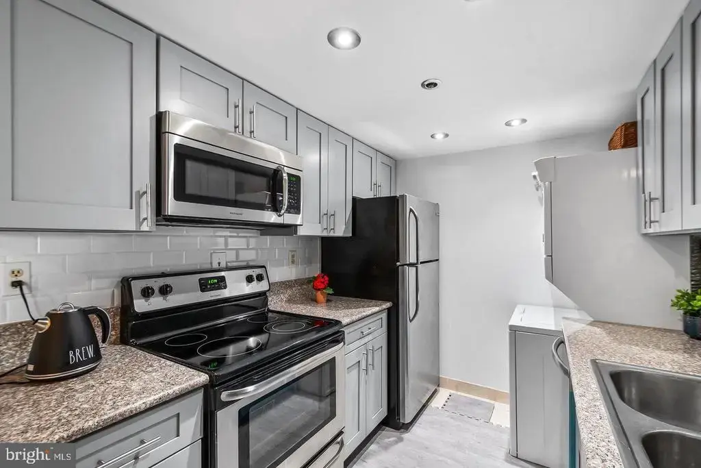 5911 Edsall Rd #608, ALEXANDRIA