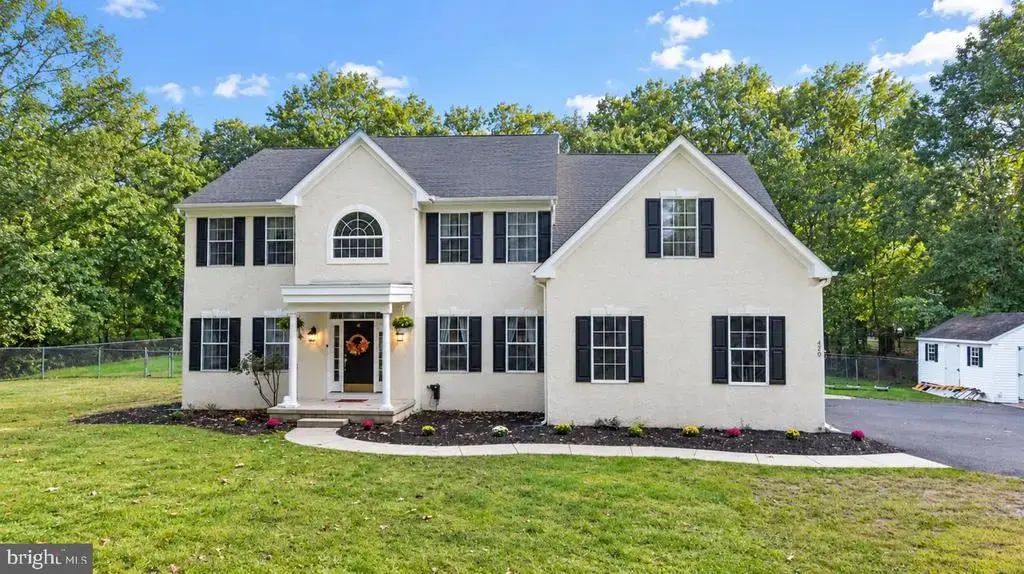 420 Tuckerton Rd, MEDFORD