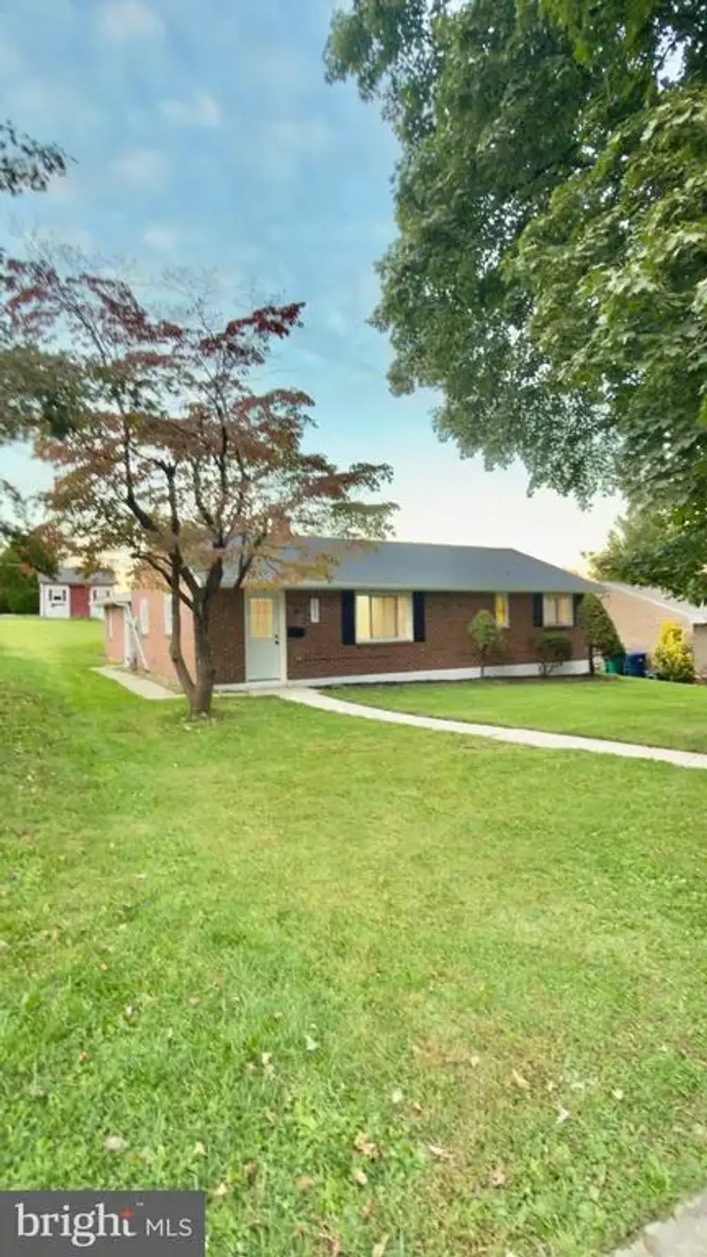 2037 Girard Ave, READING