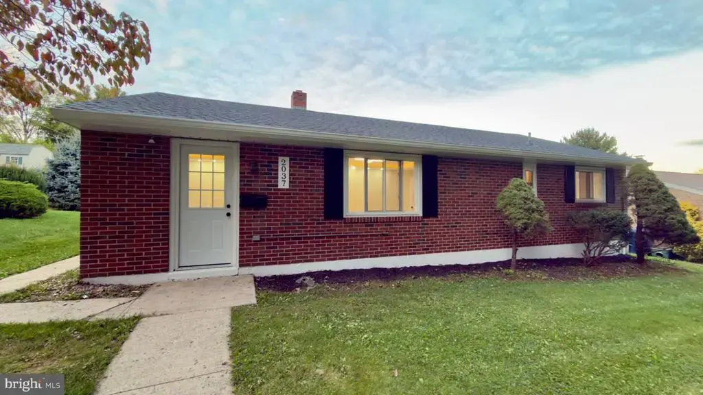 2037 Girard Ave, READING