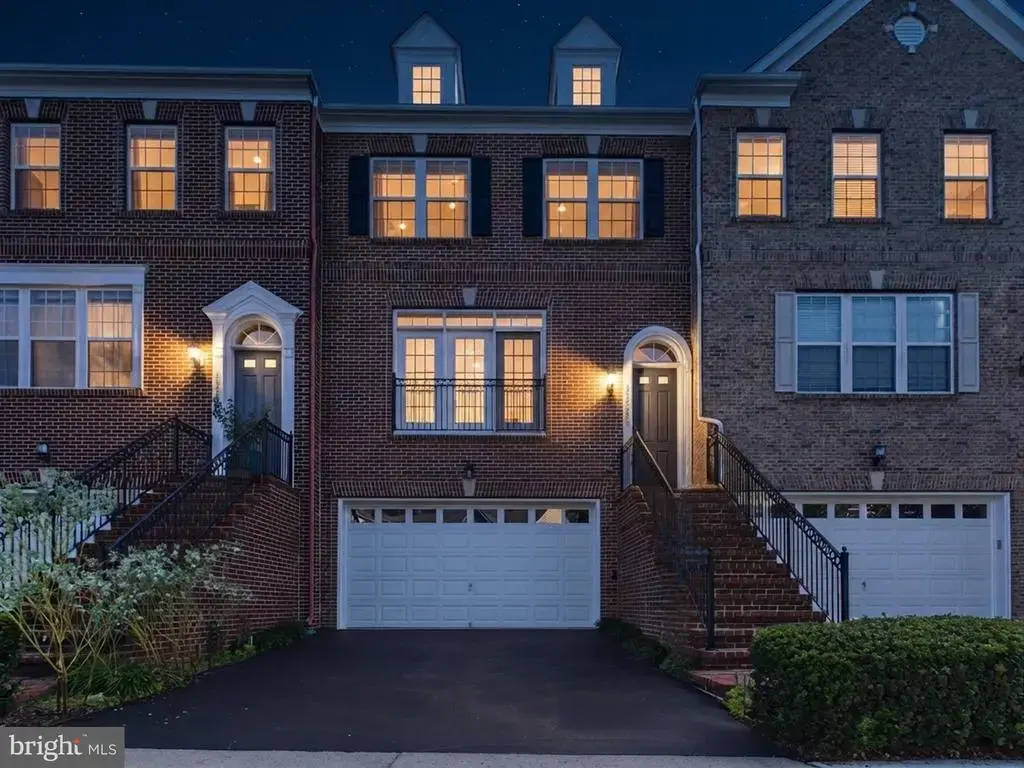 20268 Center Brook Sq, STERLING