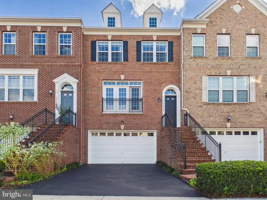 20268 Center Brook Sq, STERLING