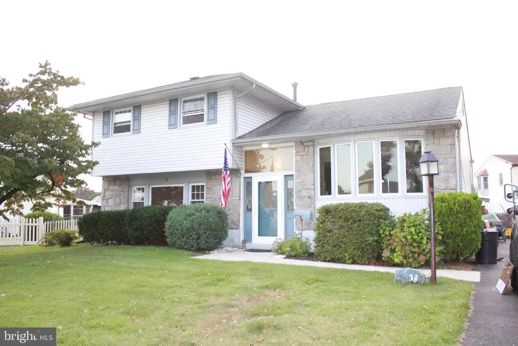 38 Ellen Dr, BELLMAWR