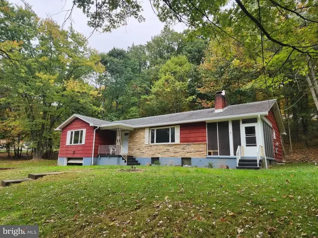 48 Johns Ln, Lavale