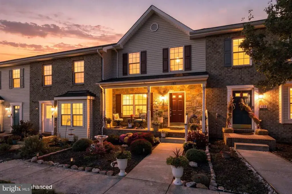 132 Founders Way, STRASBURG