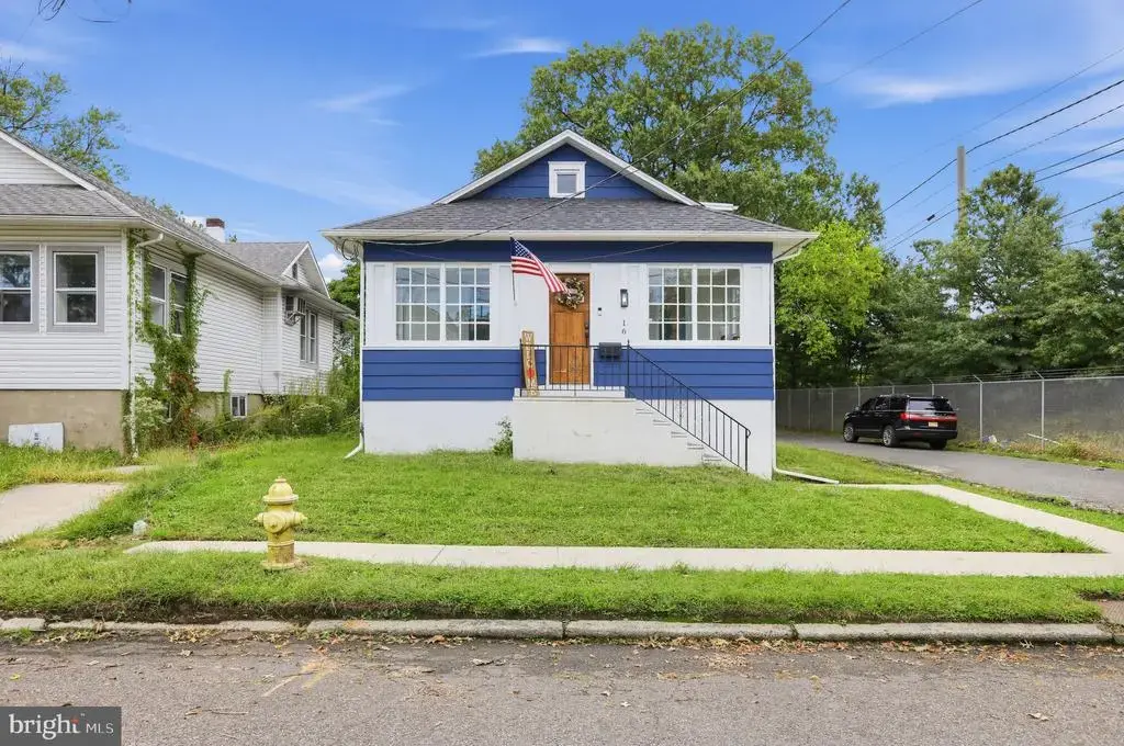 16 Merion Ter, COLLINGSWOOD