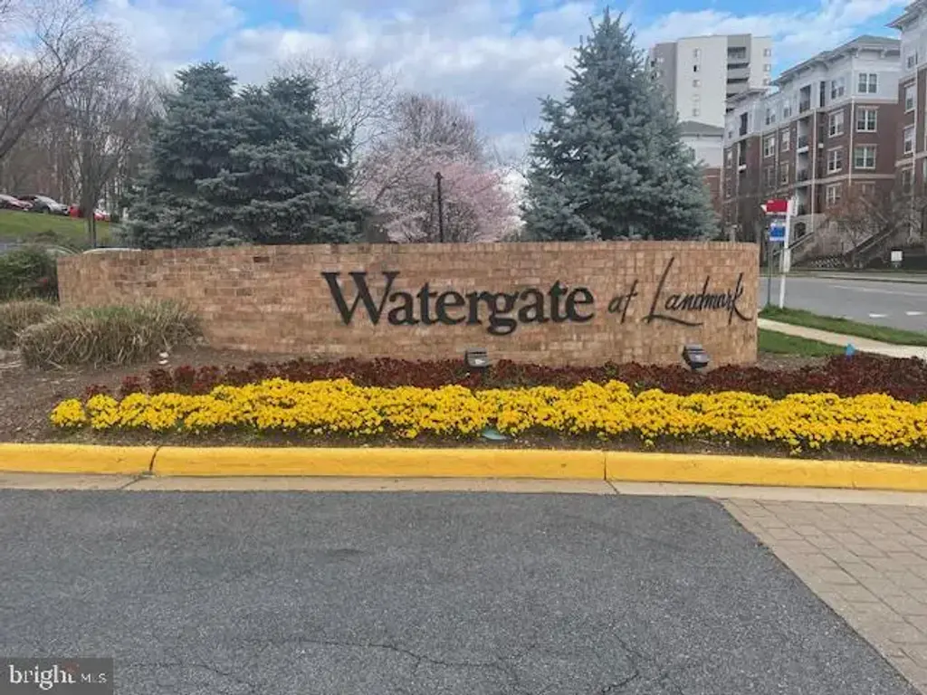205 Yoakum Pkwy #807, ALEXANDRIA