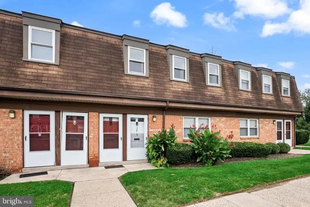 1214 Liberte Ct, BURLINGTON