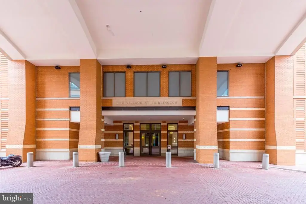 2720 S Arlington Mill Dr #102, ARLINGTON